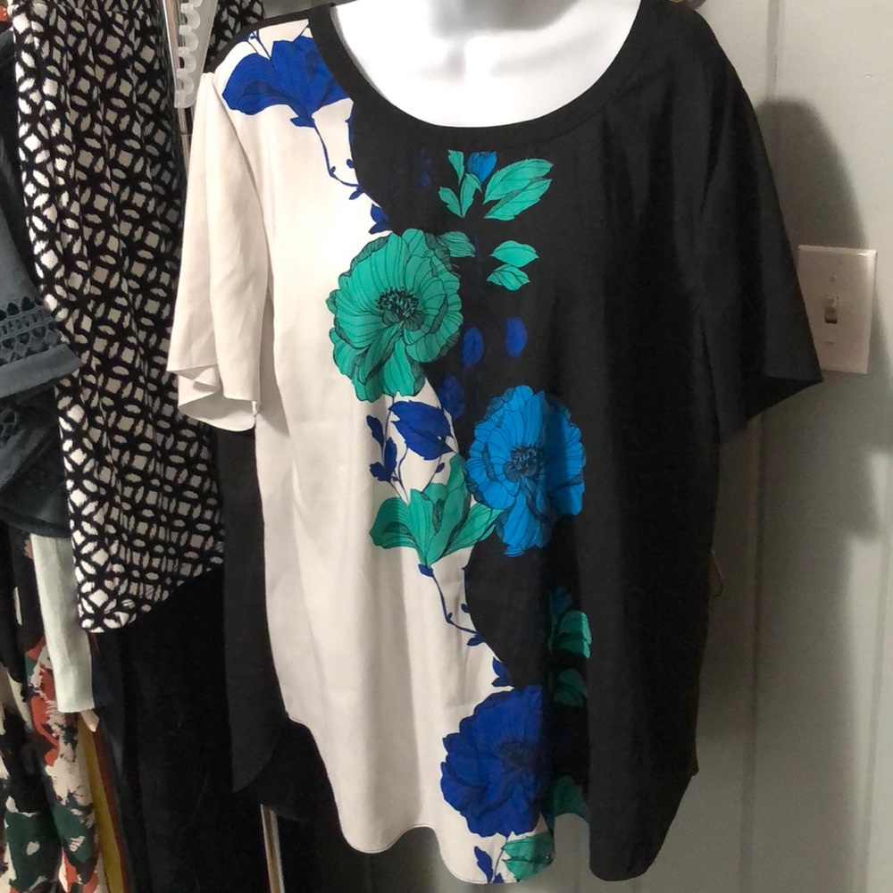 Vince Camuto floral blouse size 2X